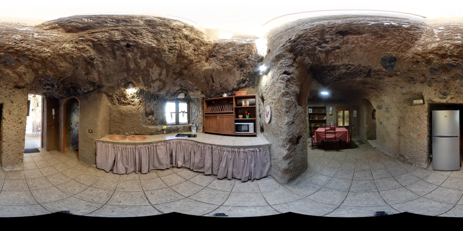 (ES) La historia detrás de las casas cueva de Artenara