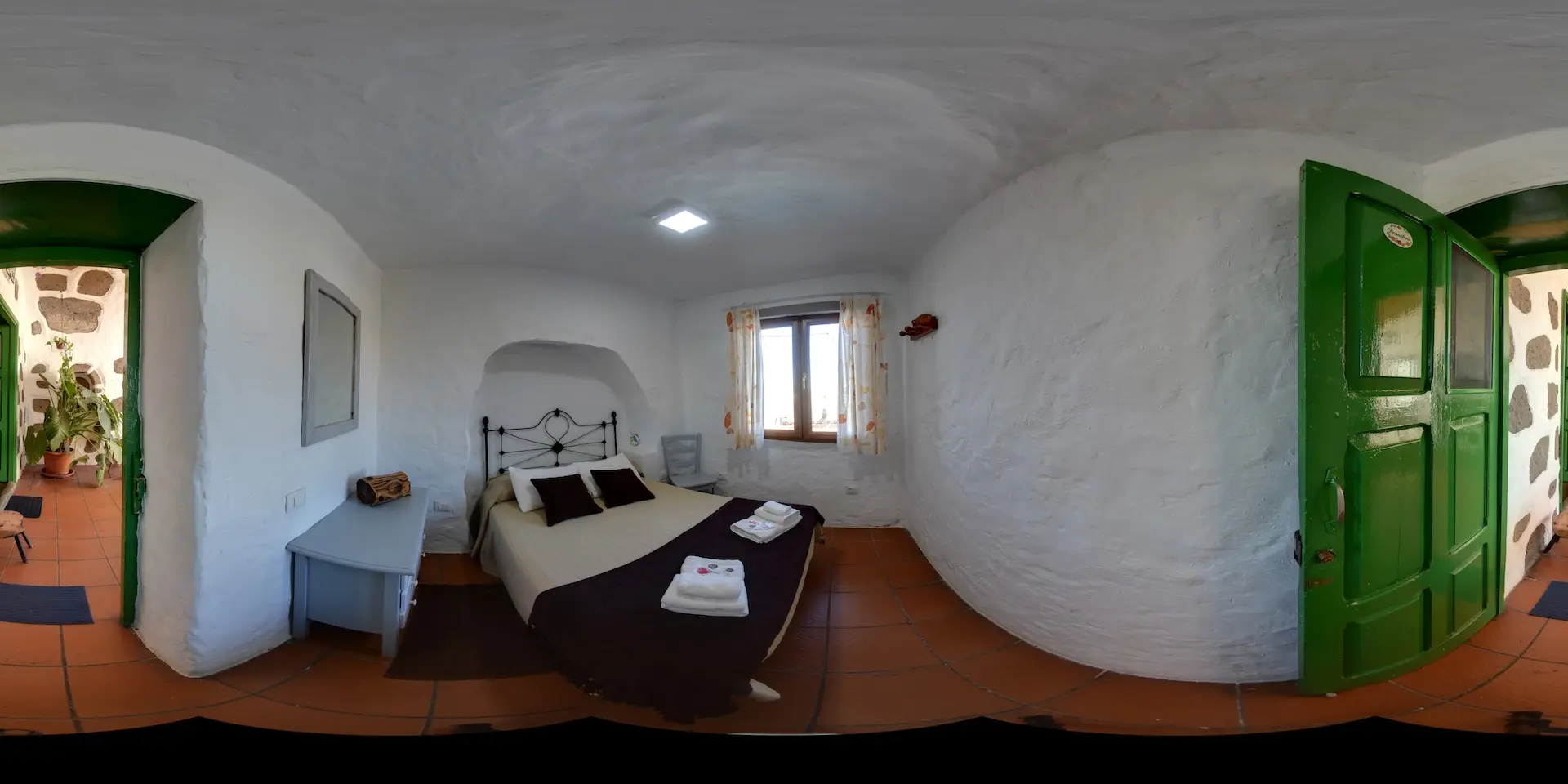 (ES) Disfruta de la comodidad y autenticidad de una casa cueva
